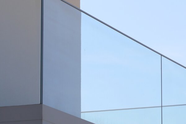 Vidrio arquitectónico — templado, espejos y control solar